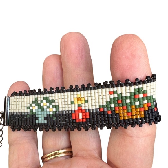 Handmade handcrafted potted flowers on black beaded loomed bracelet adjustable - Picture 4 of 10